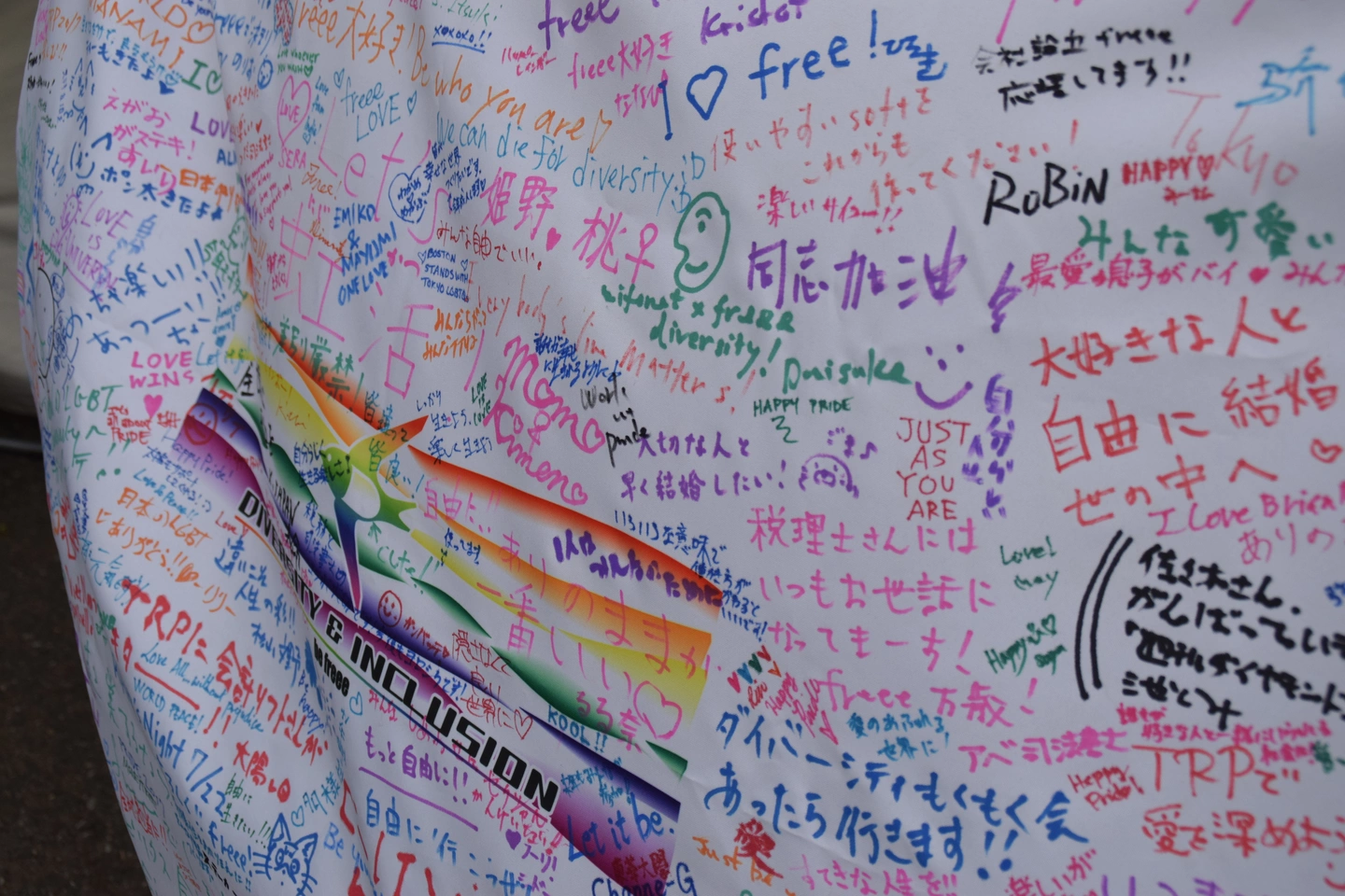 過去出展時、ブースにお越しいただいた皆さんの寄せ書き