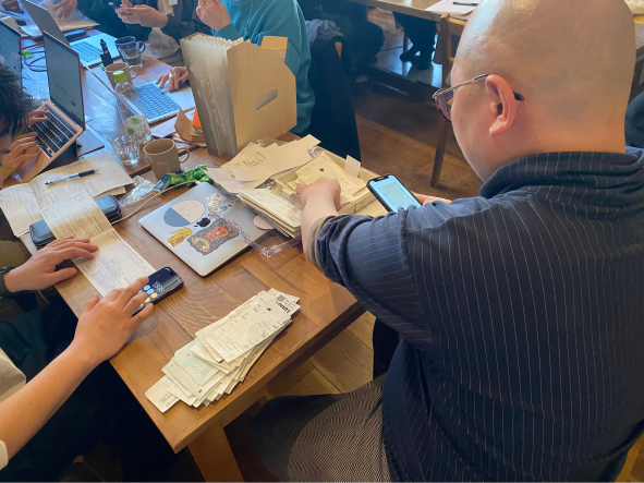 溜まった領収書をfreee会計のスマホアプリを使って撮影