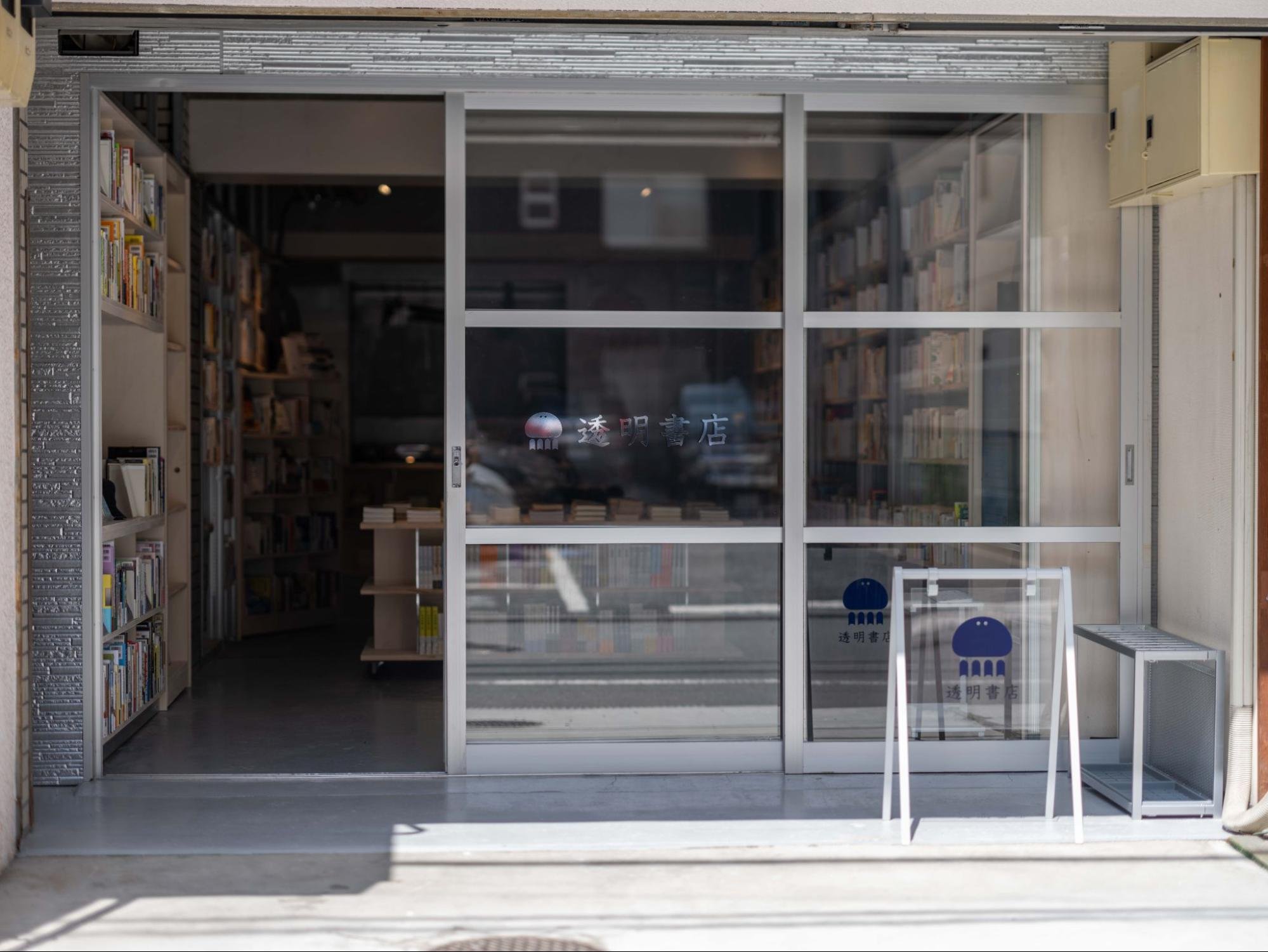 会見当日書店正面写真